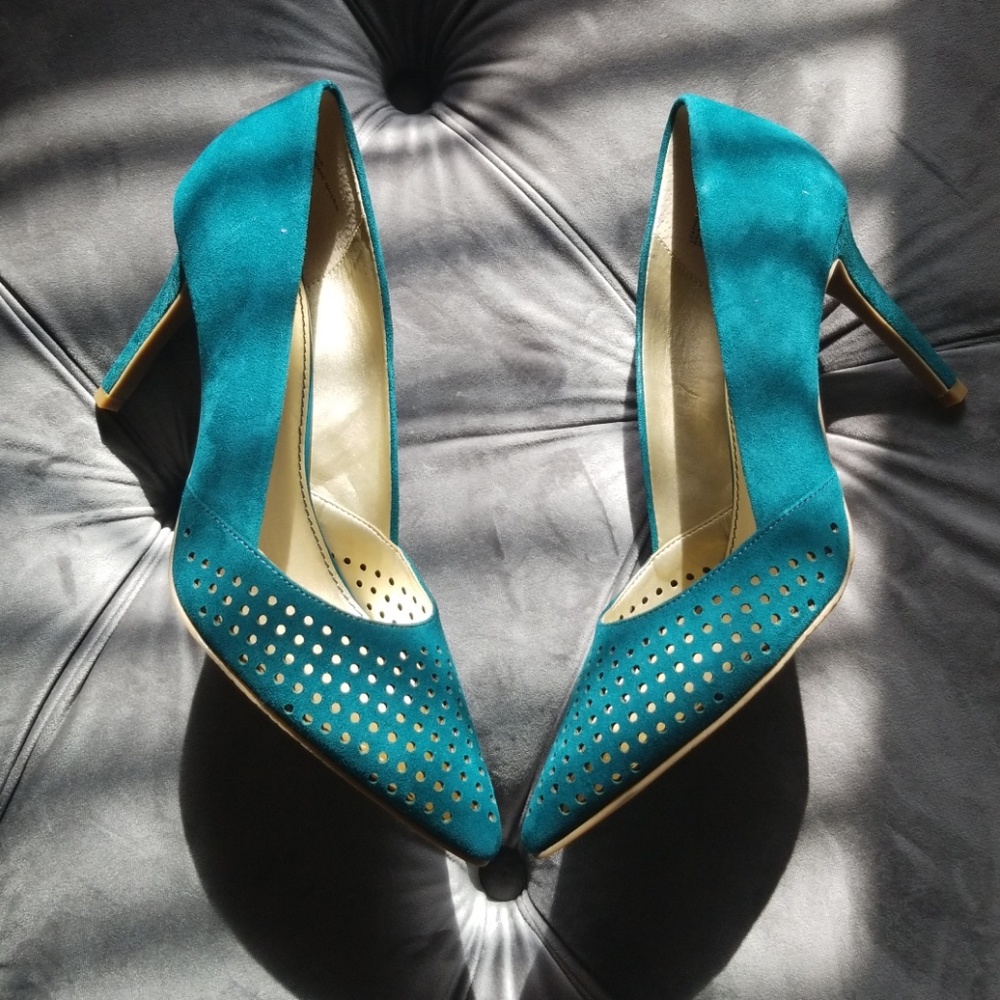Audrey Brooke Teal Pumps
